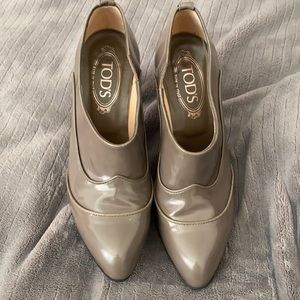 Tod’s taupe bootie size 39
